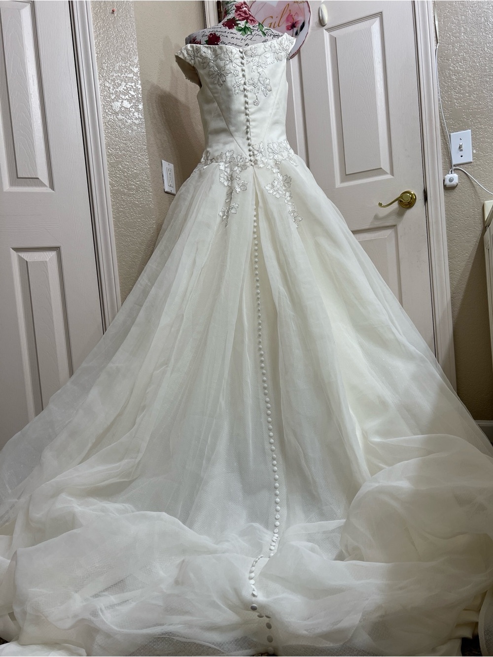 Zac Posen Off-the-Shoulder ivory Bridal Ball Gown - Picture 4 of 12